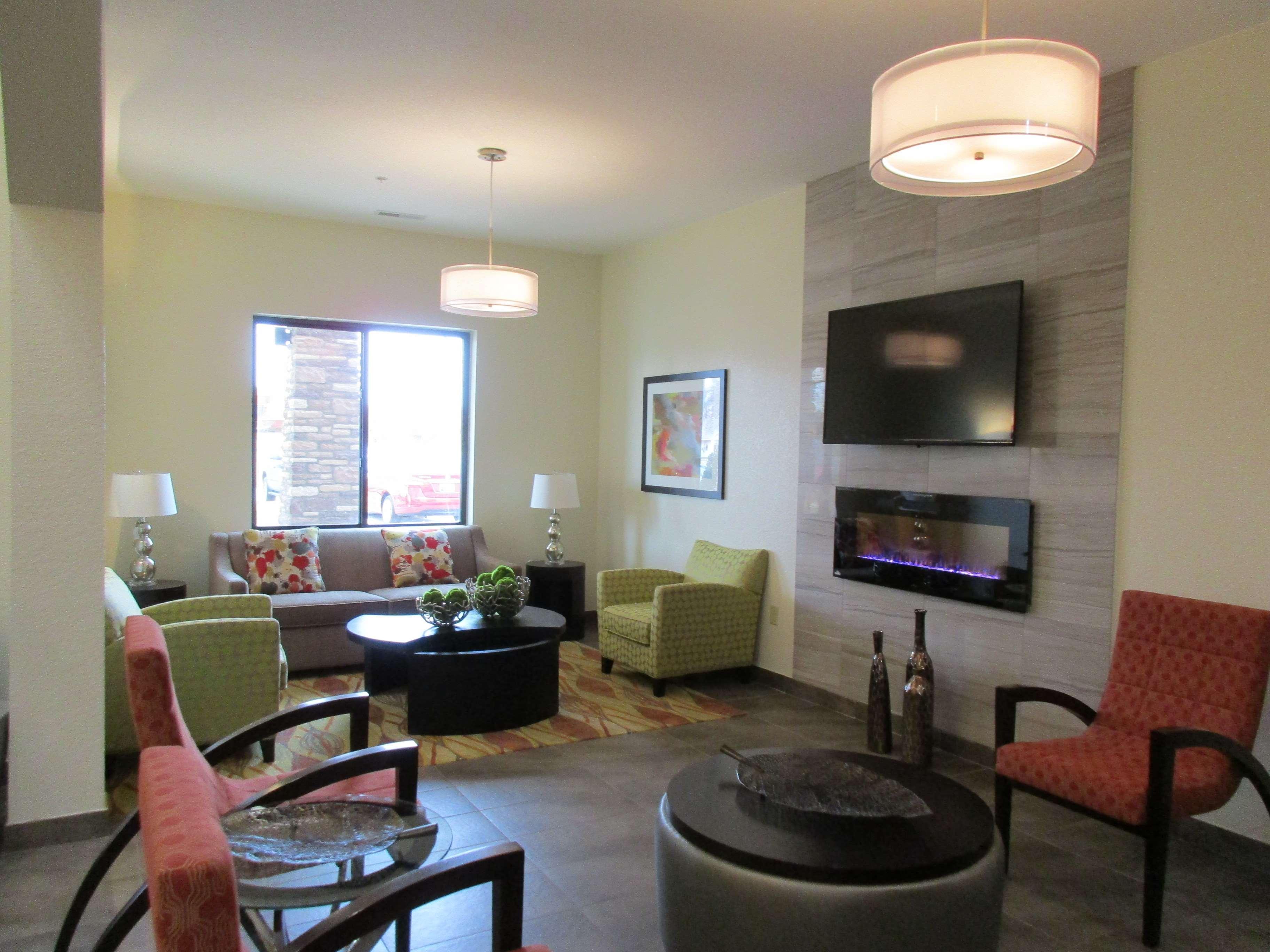 Best Western Plus Fairview Inn & Suites Buitenkant foto