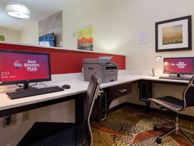 Best Western Plus Fairview Inn & Suites Buitenkant foto